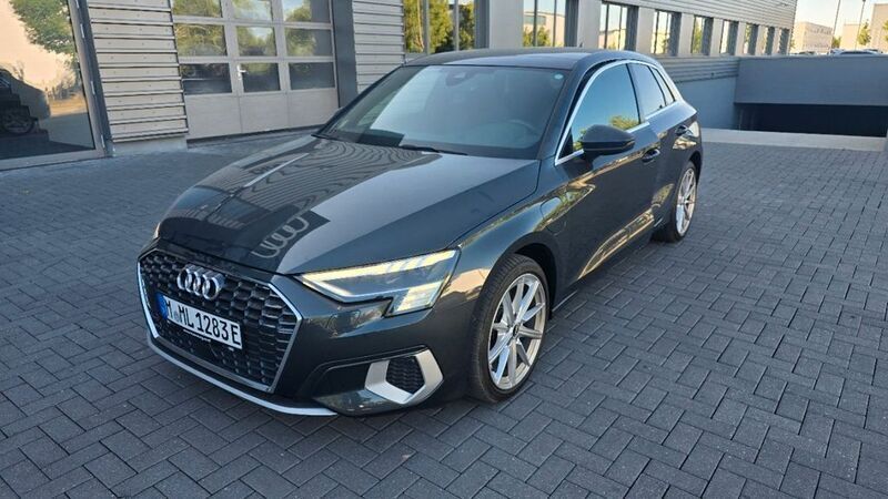 Grau Gebraucht 2021 Audi A3 Sportback e-tron S-Line Limousine | 29.900 € (Fairer Preis) - Bild 1/4