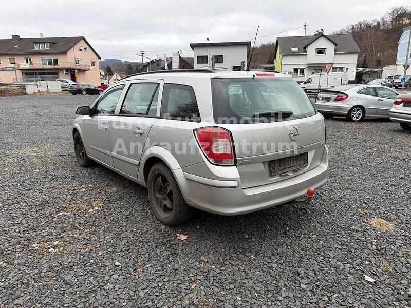 Gebraucht Opel Astra Innovation 110 PS (80 kW) 2008 Silber Limousine