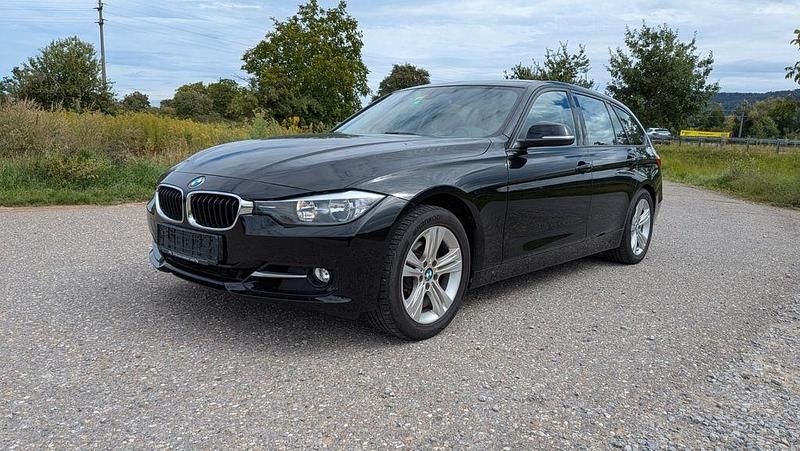 Schwarz Gebraucht 2013 BMW 320 Sport Line Kombi | 9.900 € (Fairer Preis) - Bild 1/4