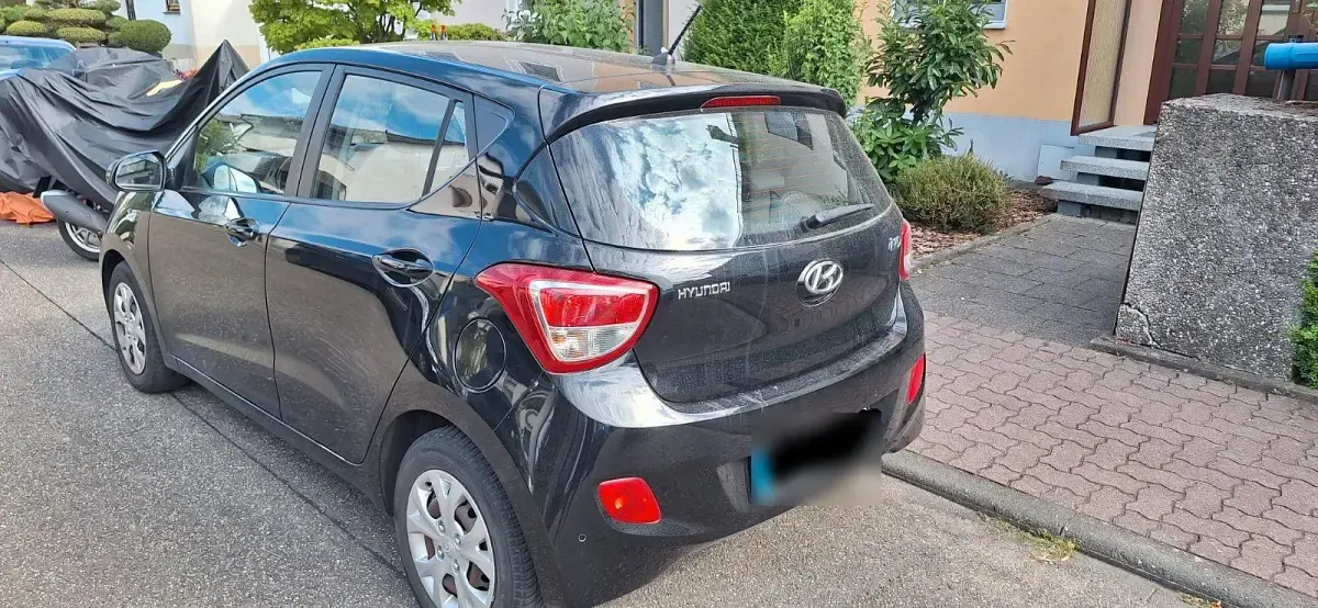 Gebraucht Hyundai i10 Trend 67 PS (49 kW) 2015 Schwarz Kleinwagen