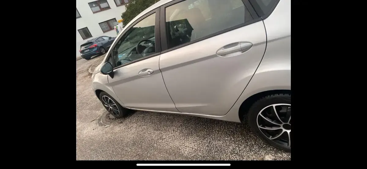 Gebraucht Ford Fiesta 60 PS (44 kW) 2011 Silber Limousine
