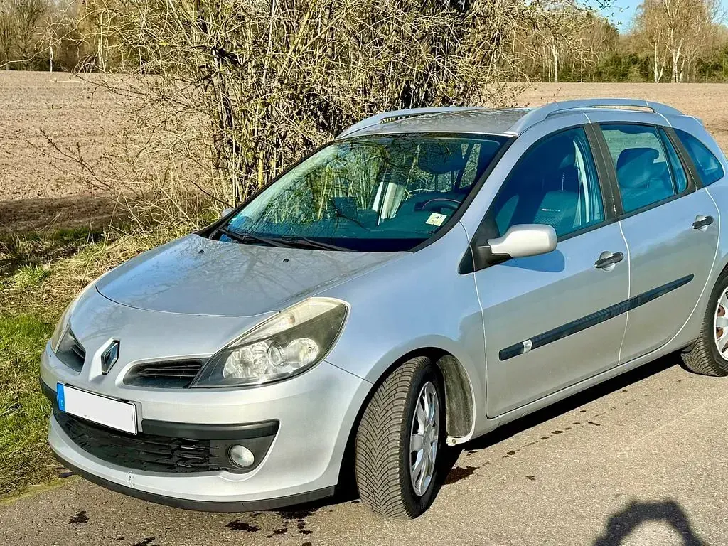 Brugt Renault Clio II Dynamique 75 HK (55 kW) 2008 Sølv Sedan