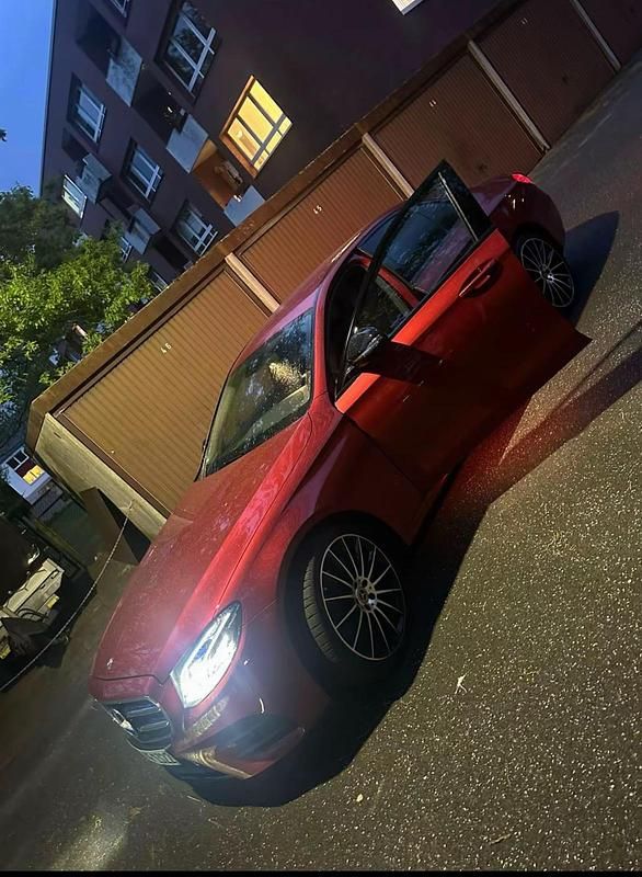 Gebraucht Mercedes E220 AMG line 220 PS (161 kW) 2017 Rot Limousine