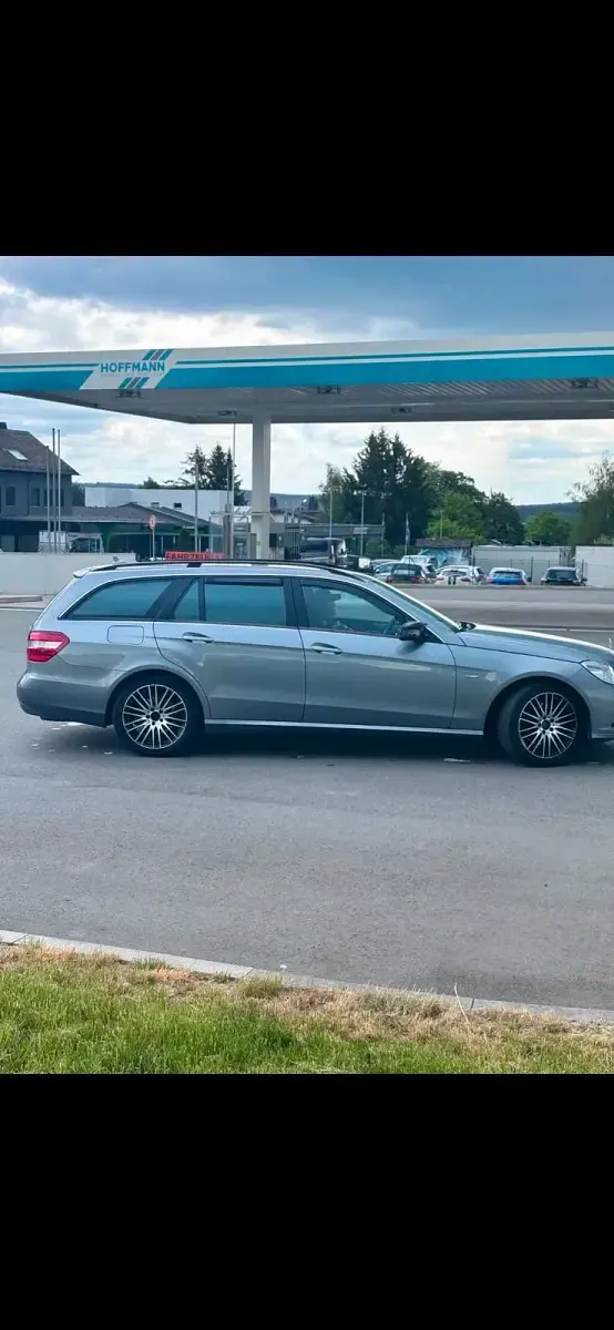 Gebraucht Mercedes E250 204 PS (150 kW) 2010 Grau Kombi