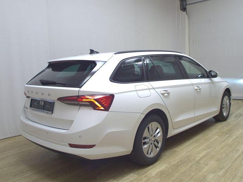 Gebraucht Skoda Octavia Ambition 150 PS (110 kW) 2022 Candy weiss Kombi