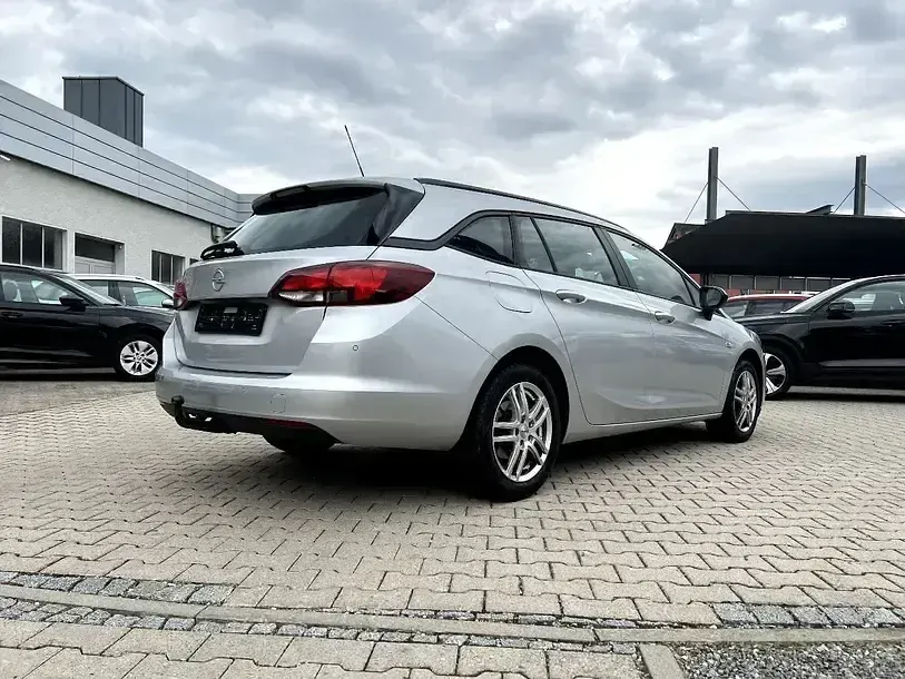 Używany Opel Astra Edition 110 KM (80 kW) 2021 Srebrny Kombi