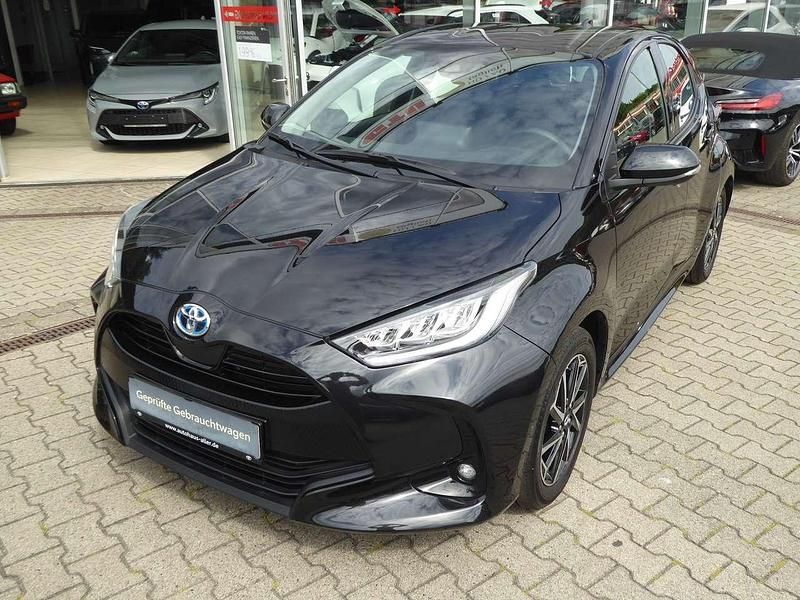 Mysticschwarz Gebraucht 2023 Toyota Yaris Comfort Kleinwagen | 19.590 € (Fairer Preis) - Bild 1/4