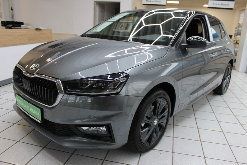 Grau Gebraucht 2023 Skoda Fabia Style Kleinwagen | 26.100 € (Teuer) - Bild 1/4