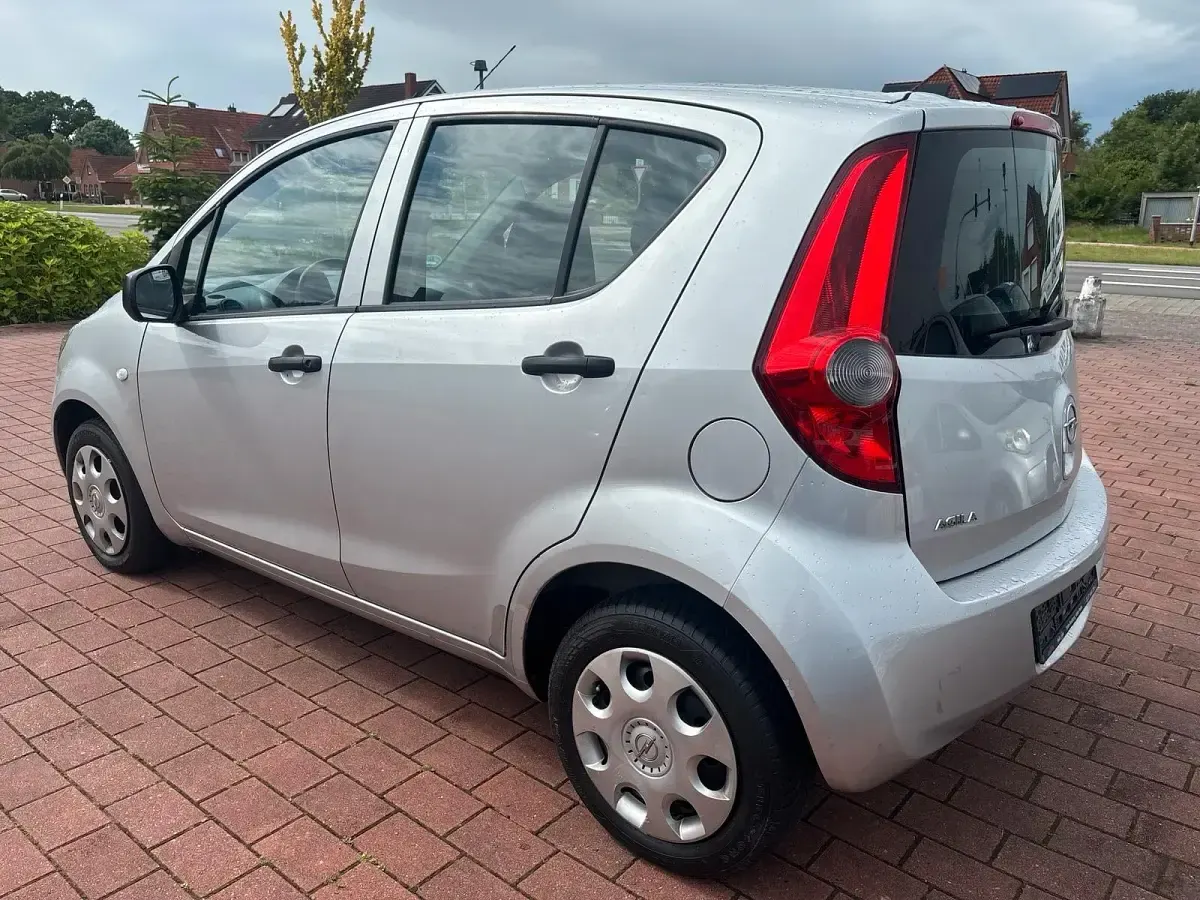 Gebraucht Opel Agila 65 PS (47 kW) 2009 Silber Kleinwagen