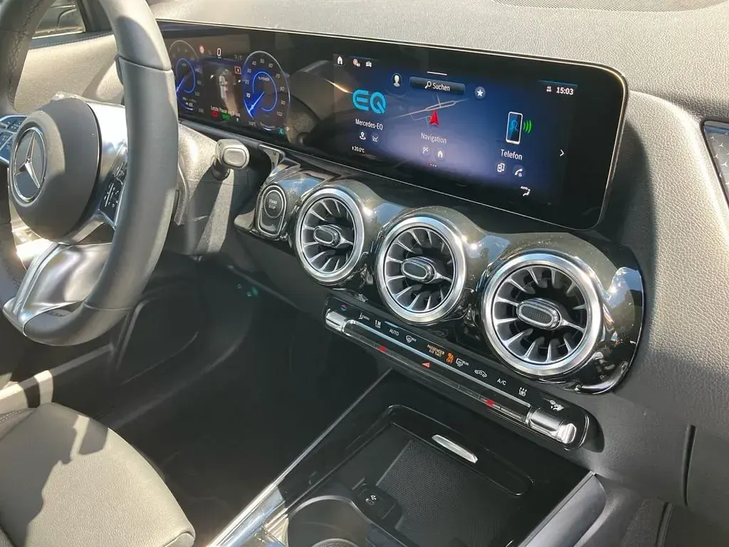 Gebraucht Mercedes EQA300 167 kW (228 PS) 2025 Grau SUV