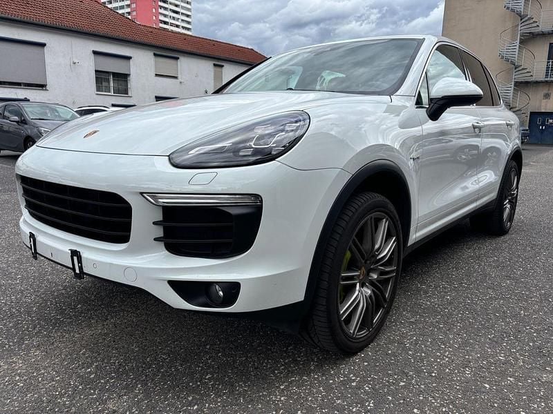 Weiß Gebraucht 2014 Porsche Cayenne S E-Hybrid SUV | 28.950 € (Etwas zu teuer) - Bild 1/4