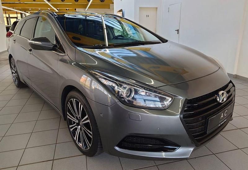 Gebraucht Hyundai i40 Style 141 PS (103 kW) 2017 Grau Kombi