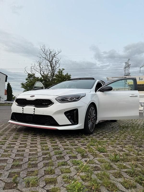 Weiß Gebraucht 2020 Kia Ceed GT Limousine | 20.400 € (Guter Preis) - Bild 1/4