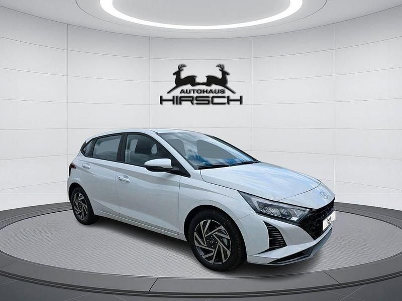 Gebraucht Hyundai i20 Trend 101 PS (74 kW) 2025 Weiß Limousine