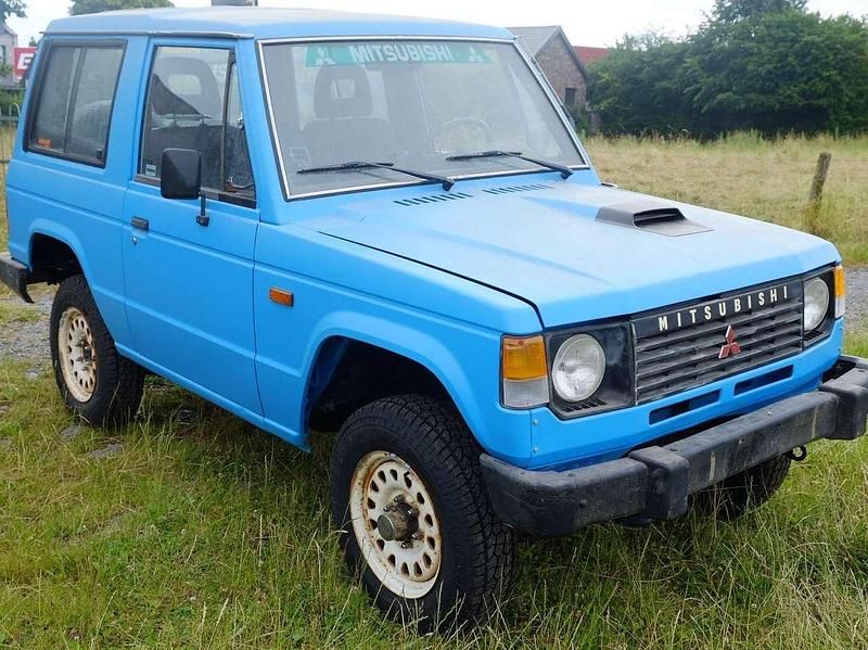 Blau Gebraucht 1989 Mitsubishi Pajero SUV | 7.890 € - Bild 1/4