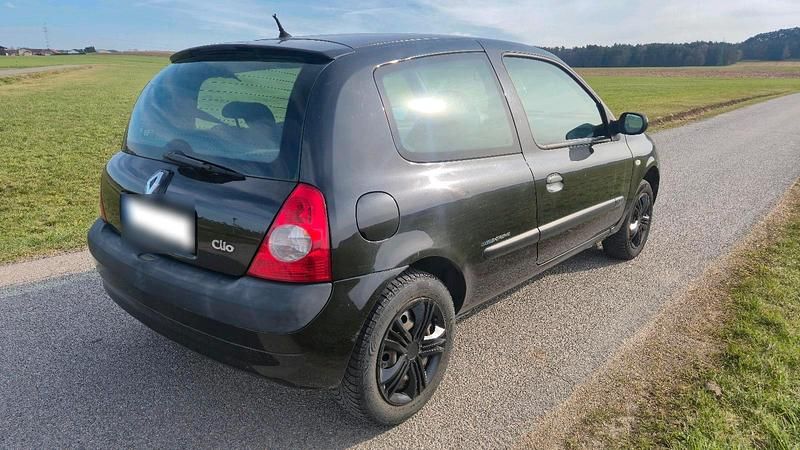 Gebraucht Renault Clio II 58 PS (42 kW) 2005 Schwarz Kleinwagen