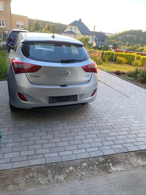 Silber Gebraucht 2013 Hyundai i30 Style Limousine | 4.600 € (Guter Preis) - Bild 1/4