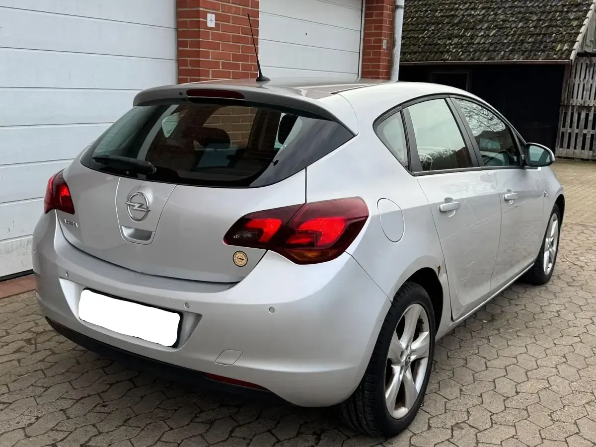 Usata Opel Astra 2011 Argento Berlina