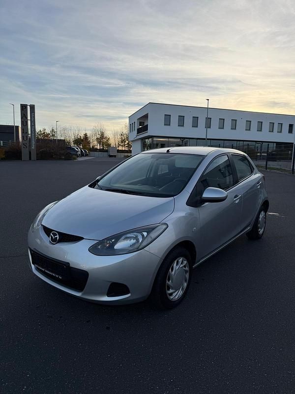 Silber Gebraucht 2009 Mazda 2 Kleinwagen | 3.799 € (Guter Preis) - Bild 1/4