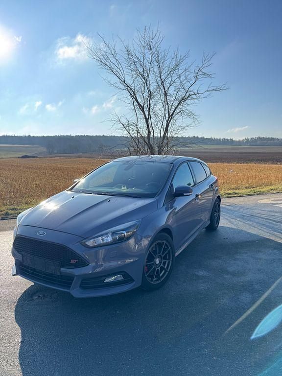 Usata Ford Focus ST 250 CV (183 kW) 2017 Grigio Berlina