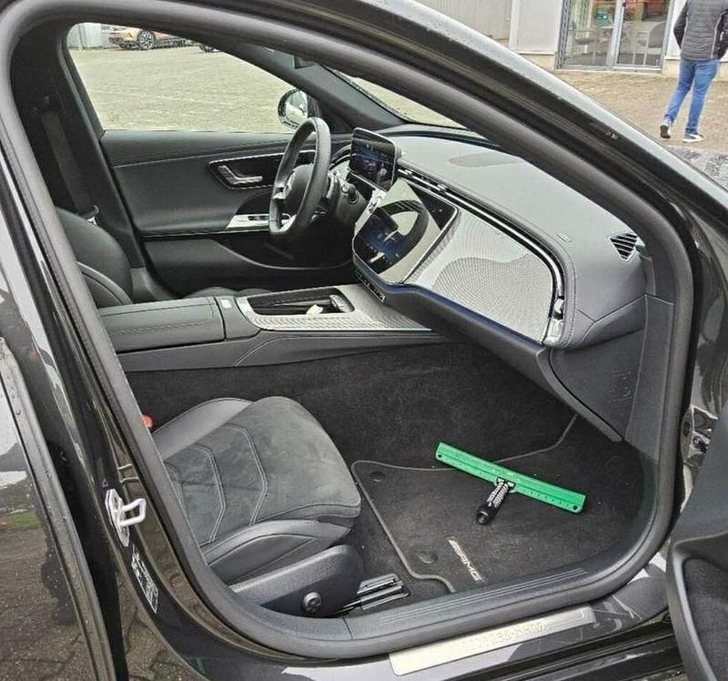 Gebraucht Mercedes E220 Advanced 197 PS (144 kW) 2025 Graphitgrau metallic Limousine