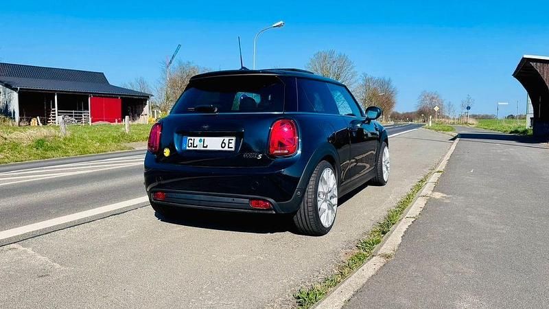 Gebraucht Mini Cooper SE Classic 135 kW (184 PS) 2023 Blau Kleinwagen