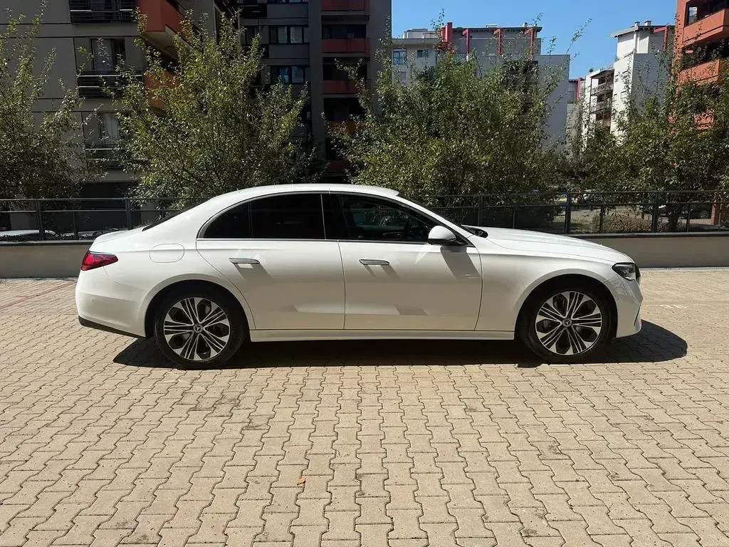 Gebraucht Mercedes E300 313 PS (230 kW) 2024 Weiß Limousine