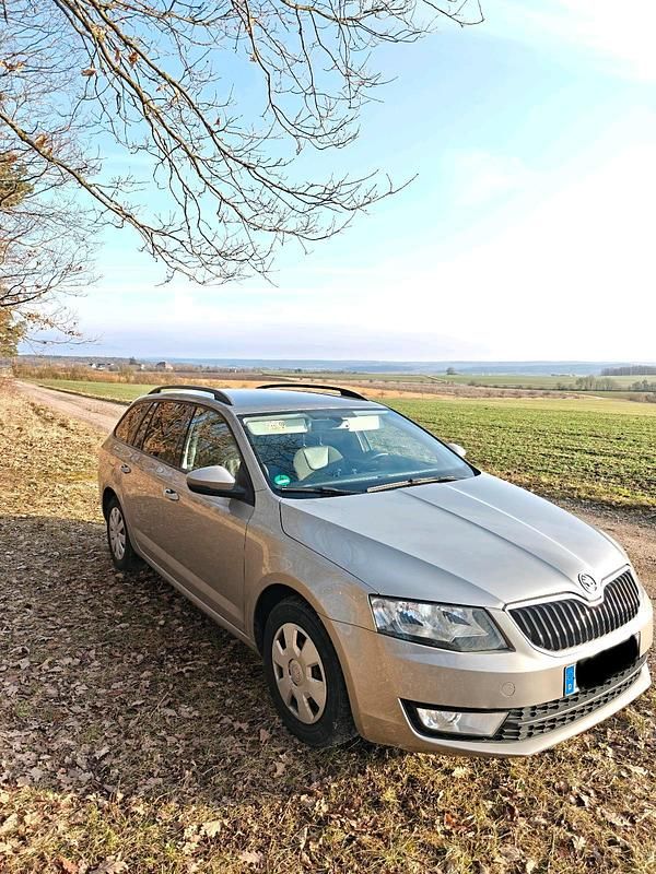 Gebraucht Skoda Octavia 150 PS (110 kW) 2015 Gold Kleinwagen