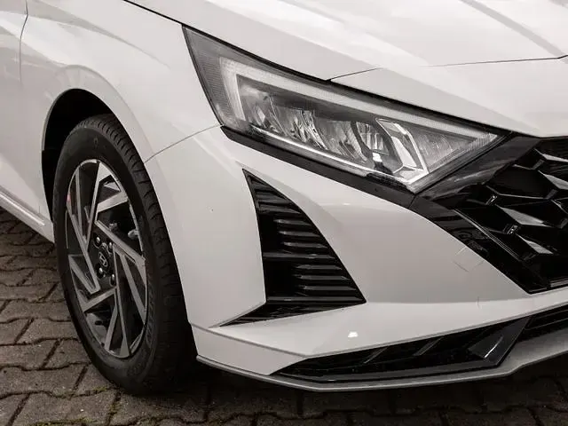 Gebraucht Hyundai i20 Trend 74 PS (54 kW) 2025 Atlas white Kleinwagen