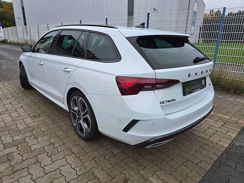 Gebraucht Skoda Octavia RS 200 PS (147 kW) 2022 Moonweiss metallic Kombi