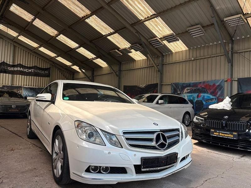 Gebraucht Mercedes E220 170 PS (125 kW) 2010 Weiß Coupé
