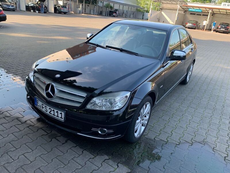 Schwarz Gebraucht 2007 Mercedes C200 Avantgarde Limousine | 7.400 € (Etwas zu teuer) - Bild 1/4