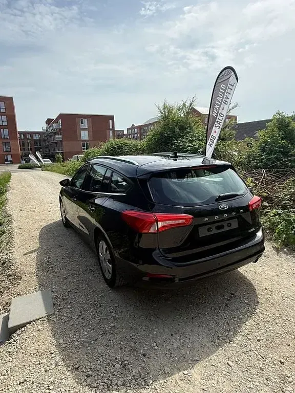 Gebraucht Ford Focus Titanium 120 PS (88 kW) 2020 Schwarz Limousine