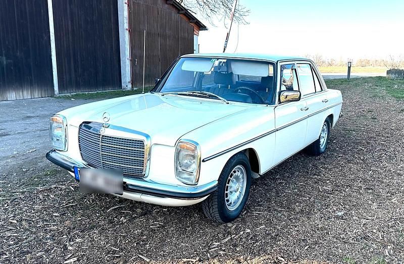Gebraucht Mercedes 200 55 PS (40 kW) 1975 Weiß Limousine
