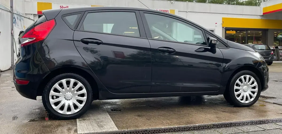 Gebraucht Ford Fiesta 82 PS (60 kW) 2012 Schwarz Limousine