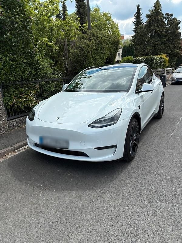 Weiß Gebraucht 2022 Tesla Model Y Performance SUV | 39.900 € (Fairer Preis) - Bild 1/4