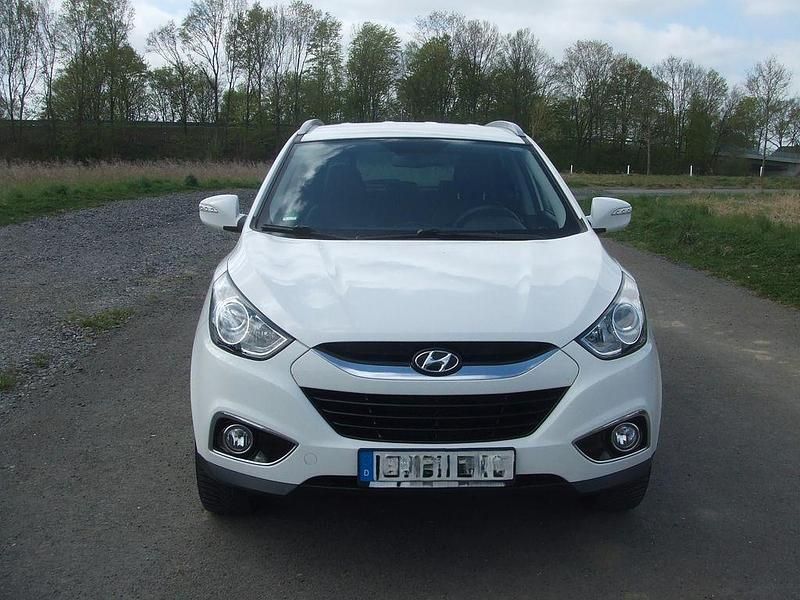 Weiß Gebraucht 2012 Hyundai ix35 Edition SUV | 8.599 € (Fairer Preis) - Bild 1/4