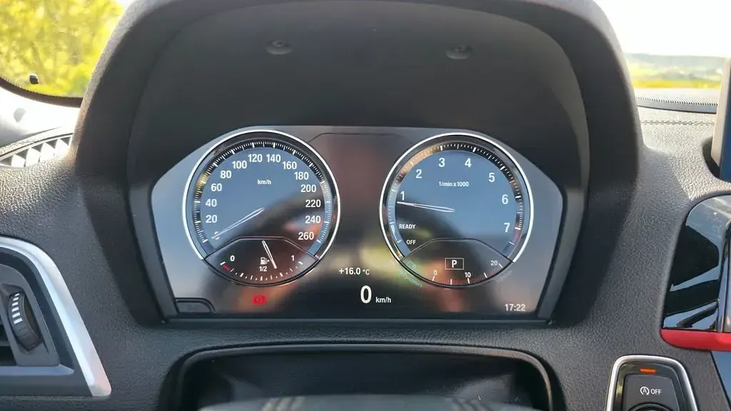 Gebraucht BMW 220 Sport Line 184 PS (135 kW) 2018 Beige Cabrio