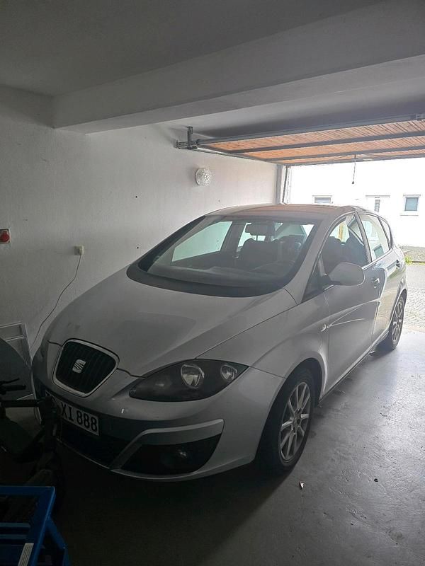 Silber Gebraucht 2009 Seat Altea Van / Kleinbus | 3.500 € (Fairer Preis) - Bild 1/4
