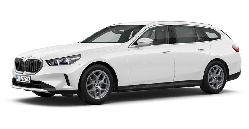 Weiß Gebraucht 2024 BMW 520 Comfort Edition Kombi | 54.099 € (Guter Preis) - Bild 1/4