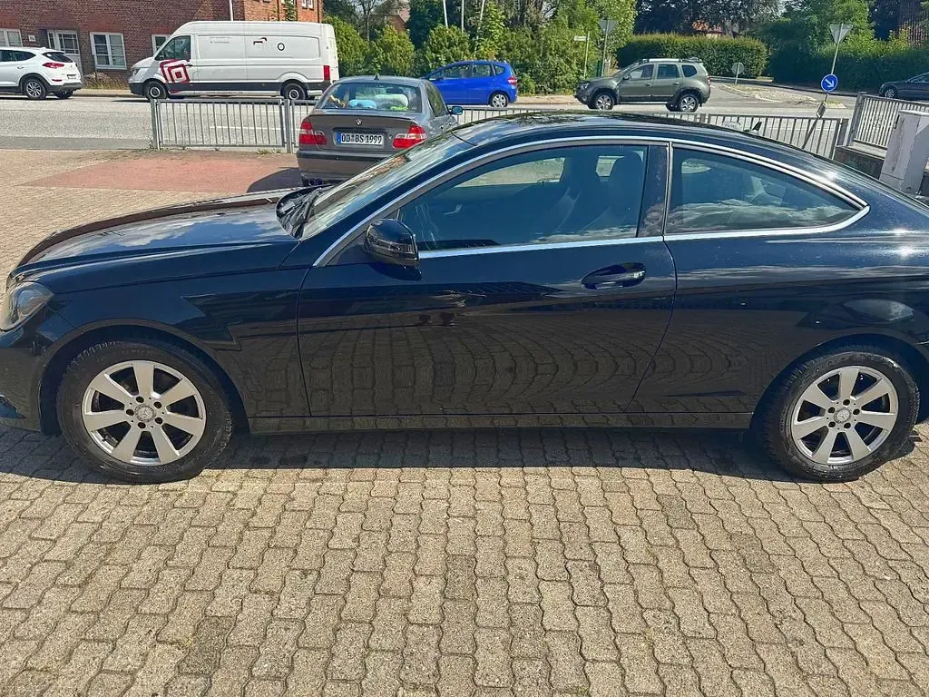Gebraucht Mercedes C180 156 PS (114 kW) 2014 Schwarz Coupé