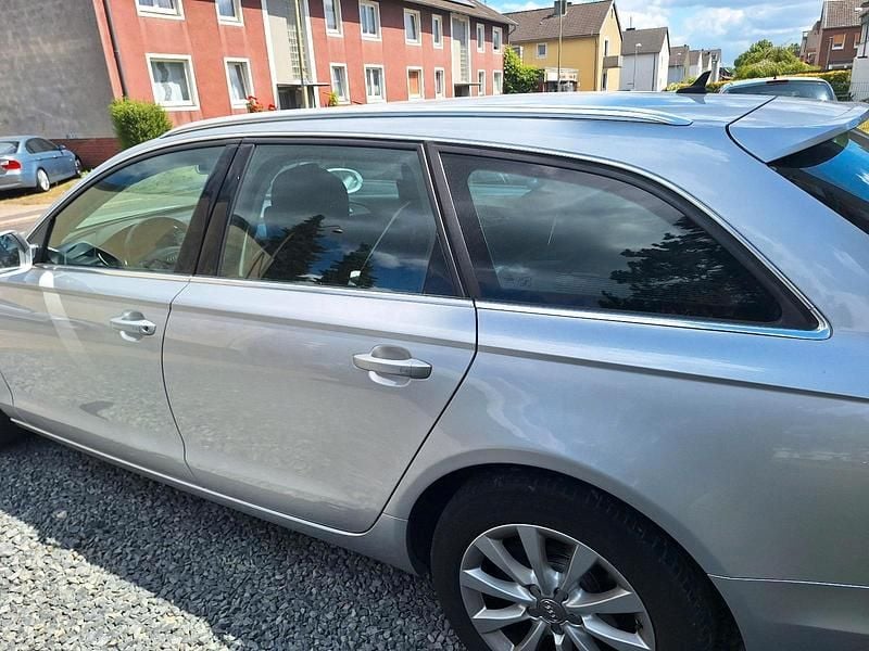 Grau Gebraucht 2012 Audi A6 Kombi | 9.700 € (Guter Preis) - Bild 1/4