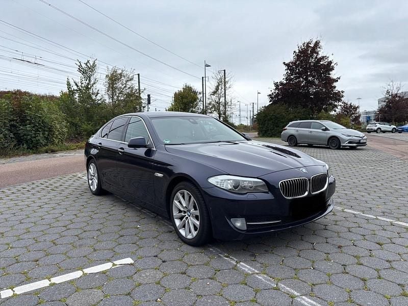 Gebraucht BMW 530 258 PS (189 kW) 2012 Blau Limousine