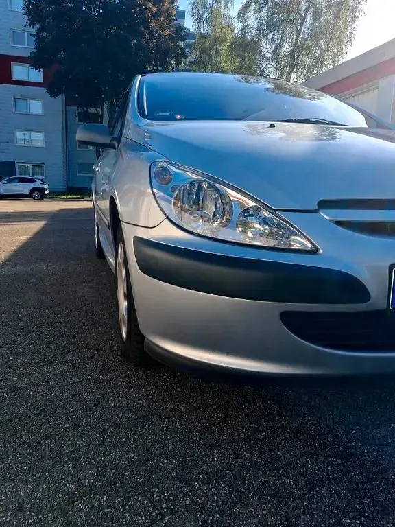Gebraucht Peugeot 307 Sport 109 PS (80 kW) 2002 Silber Limousine