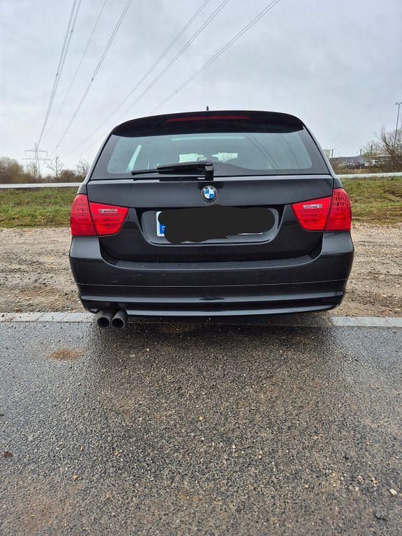 Gebraucht BMW 325 Exclusive 218 PS (160 kW) 2010 Schwarz Kombi