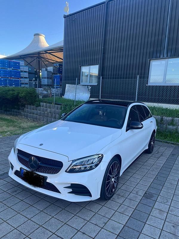 Weiß Gebraucht 2019 Mercedes C300 AMG Kombi | 26.500 € (Etwas zu teuer) - Bild 1/4