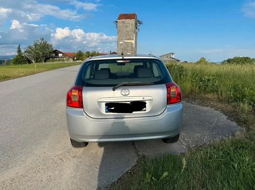 Gebraucht Toyota Corolla 110 PS (80 kW) 2002 Silber Limousine