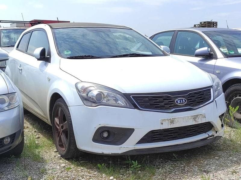 Gebraucht Kia Ceed Edition 7 90 PS (66 kW) 2011 Carraraweiss Kleinwagen