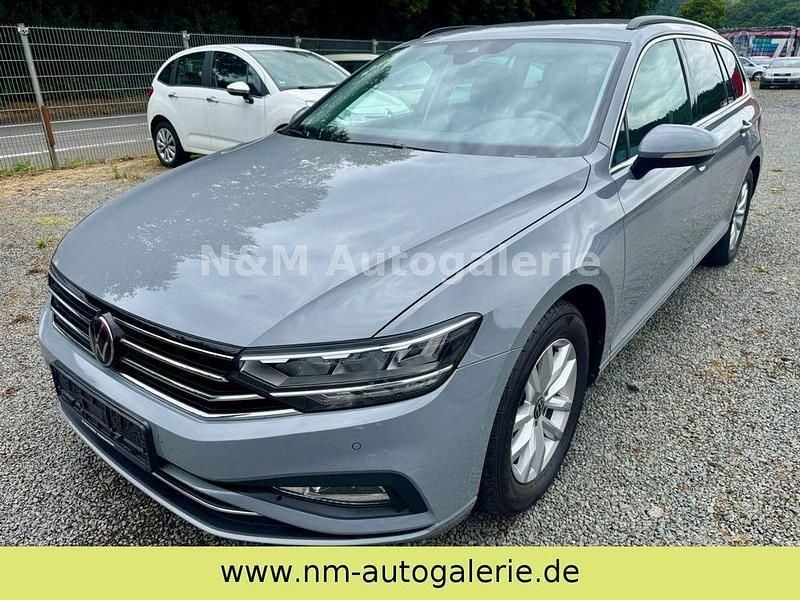 Grau Gebraucht 2022 VW Passat Business Kombi | 16.990 € (Fairer Preis) - Bild 1/4