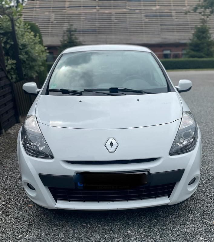 Weiß Gebraucht 2010 Renault Clio II Kleinwagen | 1.750 € - Bild 1/4